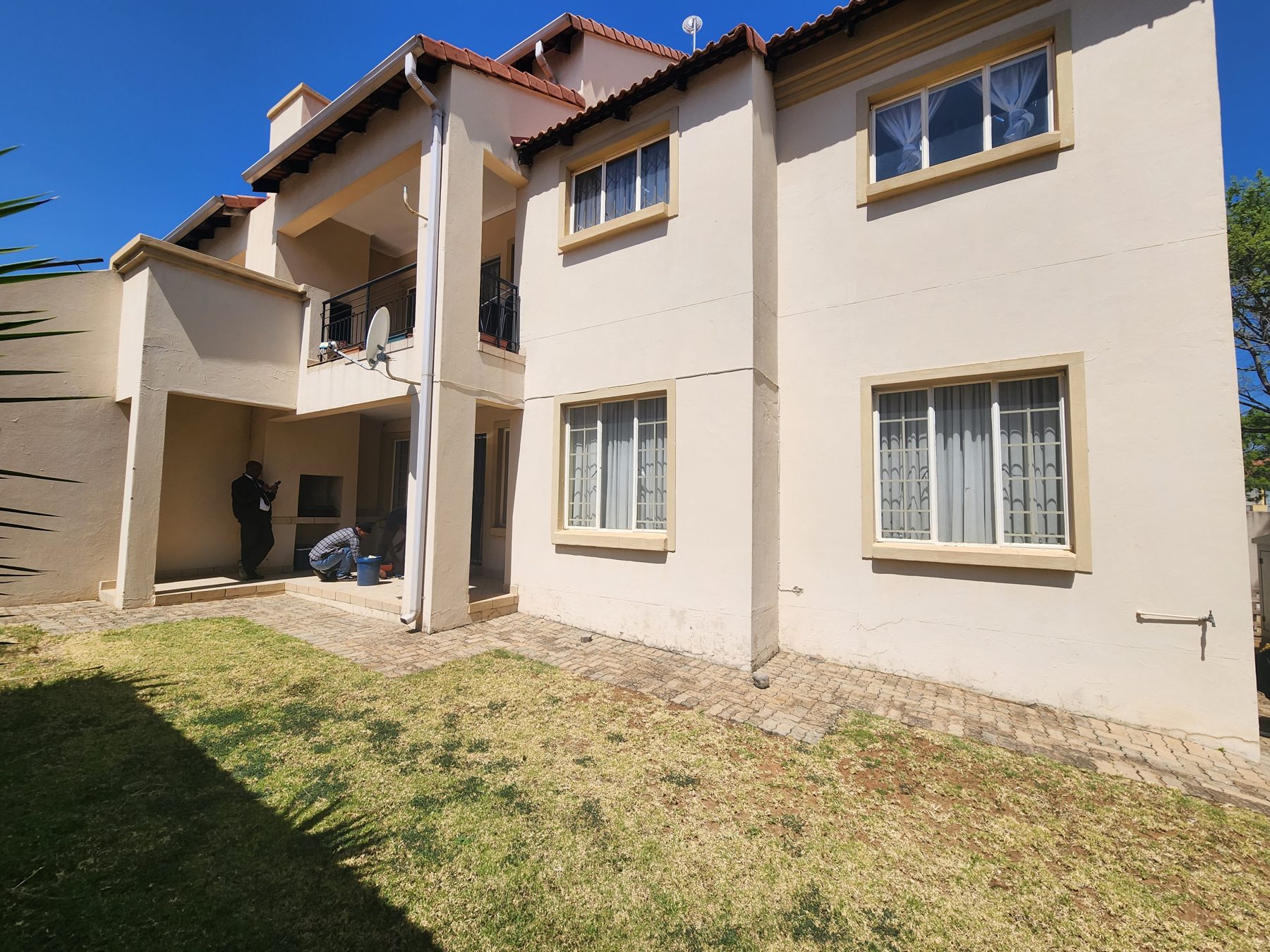 A 2-bedroom flat in Country View, Ext. 13