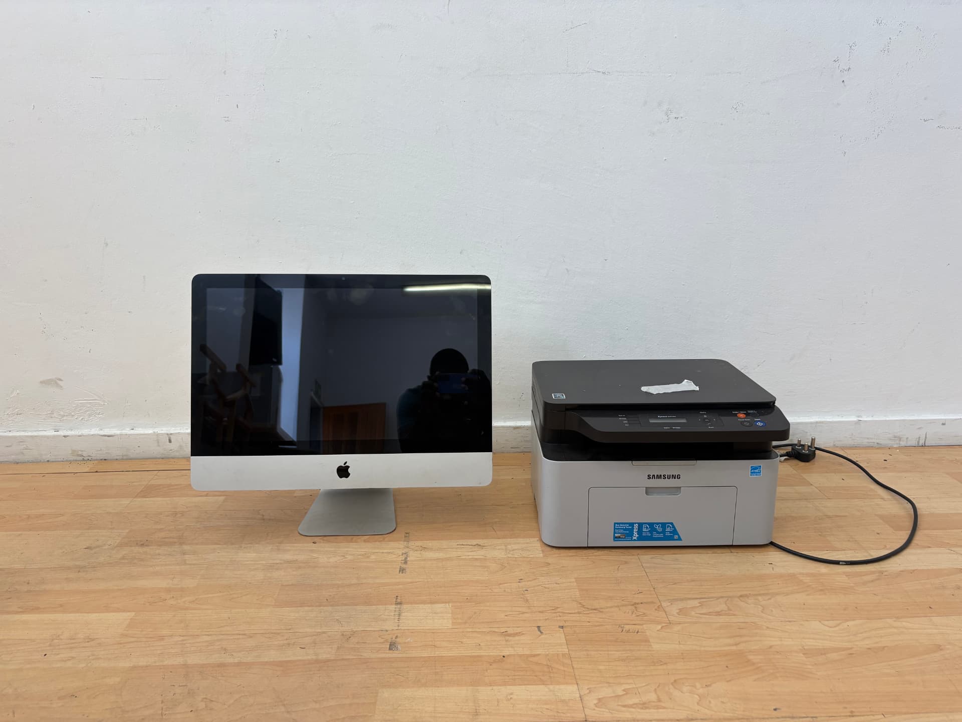 Apple MAC Screen & Samsung Express Mono Printer
